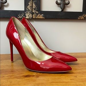 Red hot pump! Ivanka Trump, size 11, show stopper!